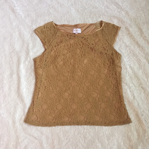 Laundry By Shelli Segal Tops - Laundry by Shelli Segal Chic golden lace top